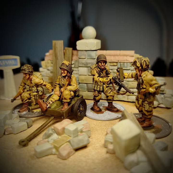 Col. Muller US AIRBORNE Colonel and HQ Set (terrain not included)