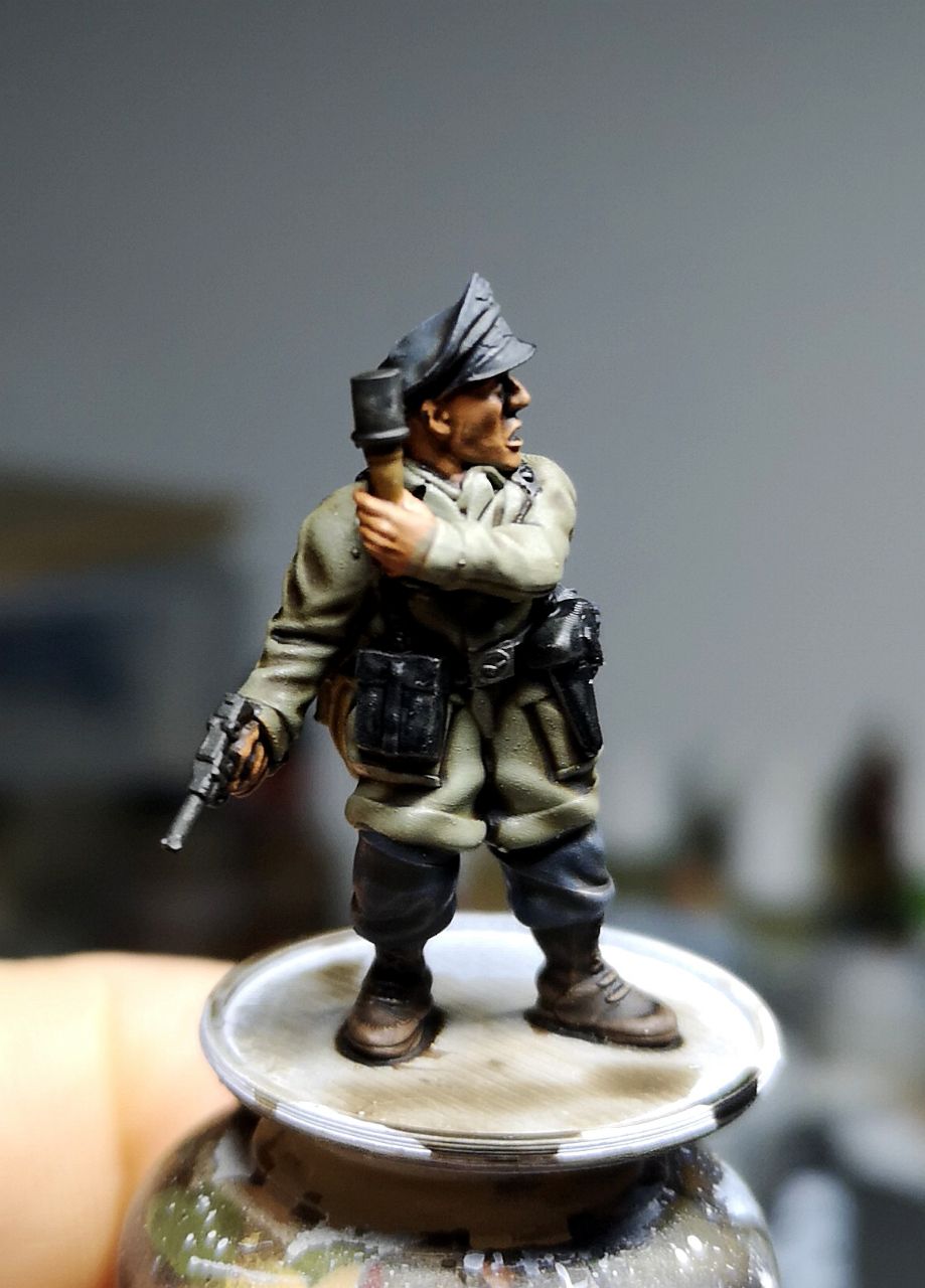 Col.Muller German Paratrooper Officer with grenade and pistol (2 versions)