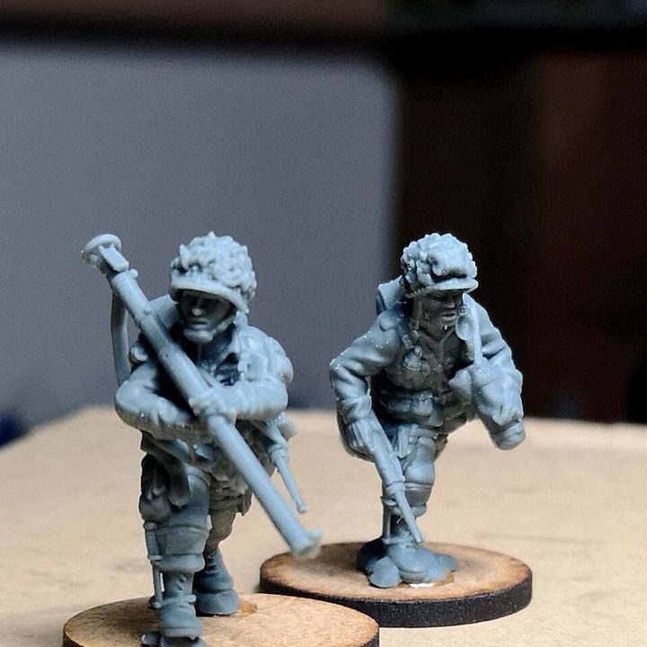 Col. Muller US Paratroopers Bazooka Team Moving