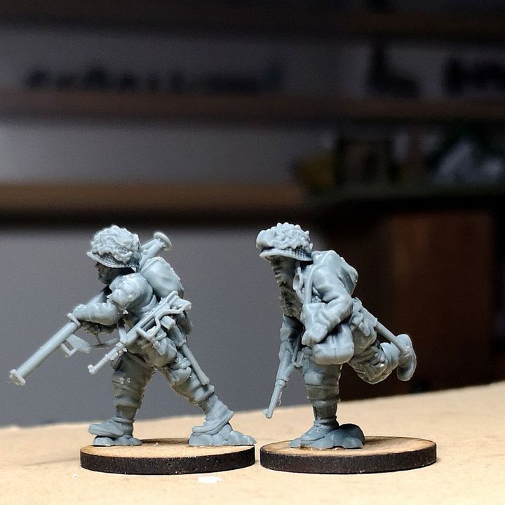 Col. Muller US Paratroopers Bazooka Team Moving
