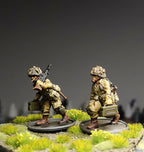 Col. Muller US Airborne LMG Team Moving 2