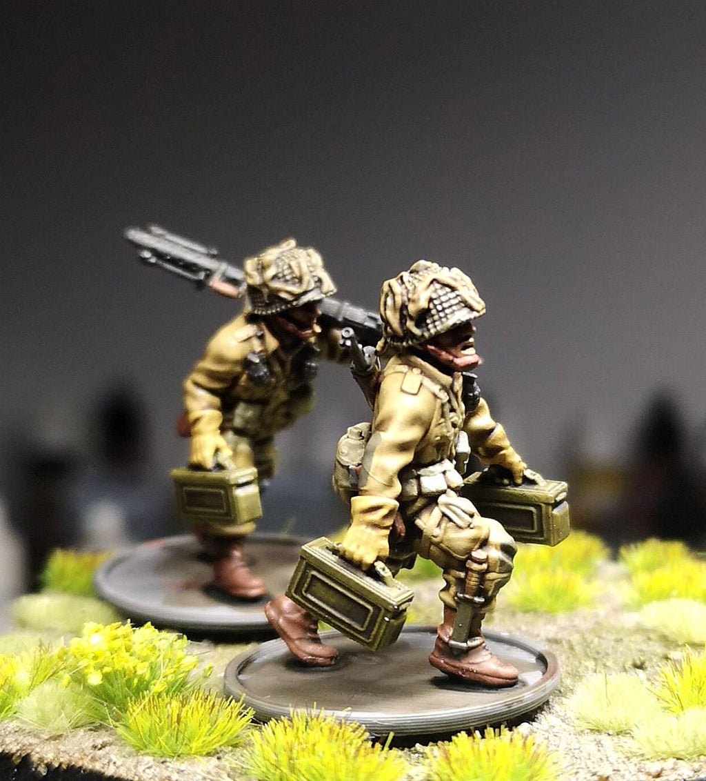 Col. Muller US Airborne LMG Team Moving 2